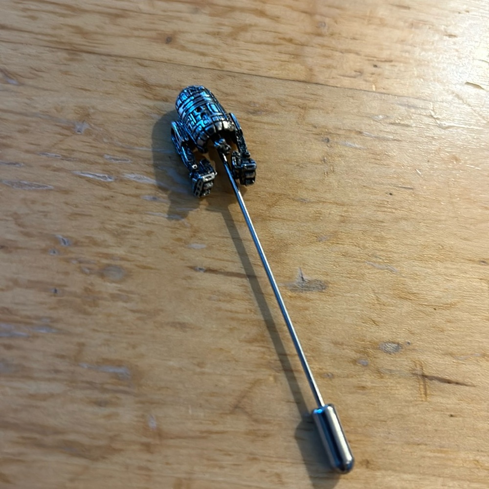 Vintage R2-D2, silver pin with swinging legs, Star Wars